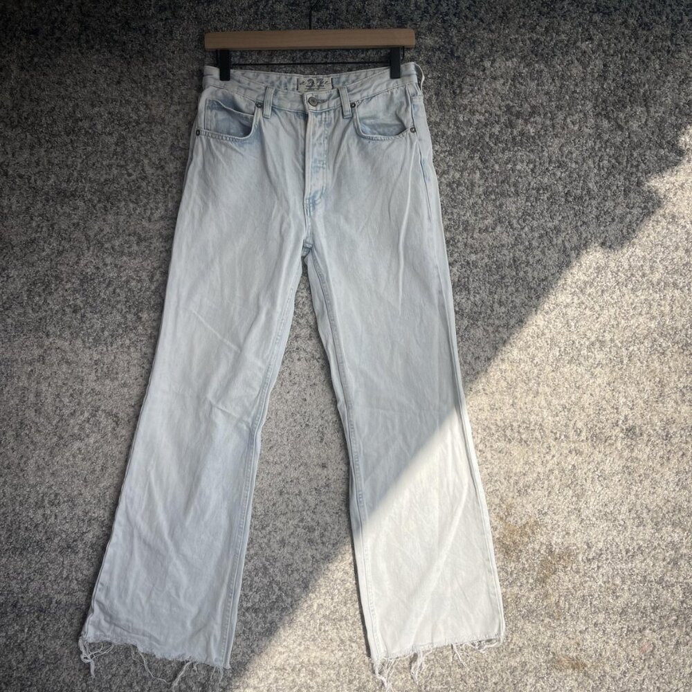 We The Free Jeans Womens 27 Light Wash Straight Leg‎ Raw Frayed Hem 100% Cotton
